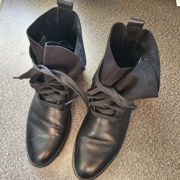 London Fog black combat boots, size 8 - Picture 3 of 6